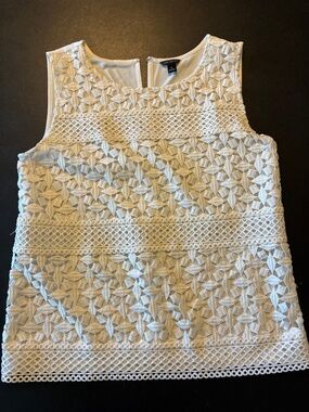 Ann Taylor Cream Crochet Lace Sleeveless Shell